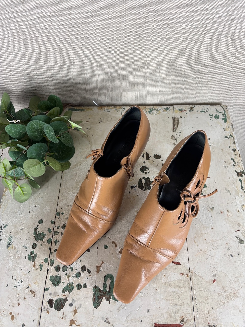 Bisou Bisou > Tan Leather Pointed-Toe Lace-Up Heels 8